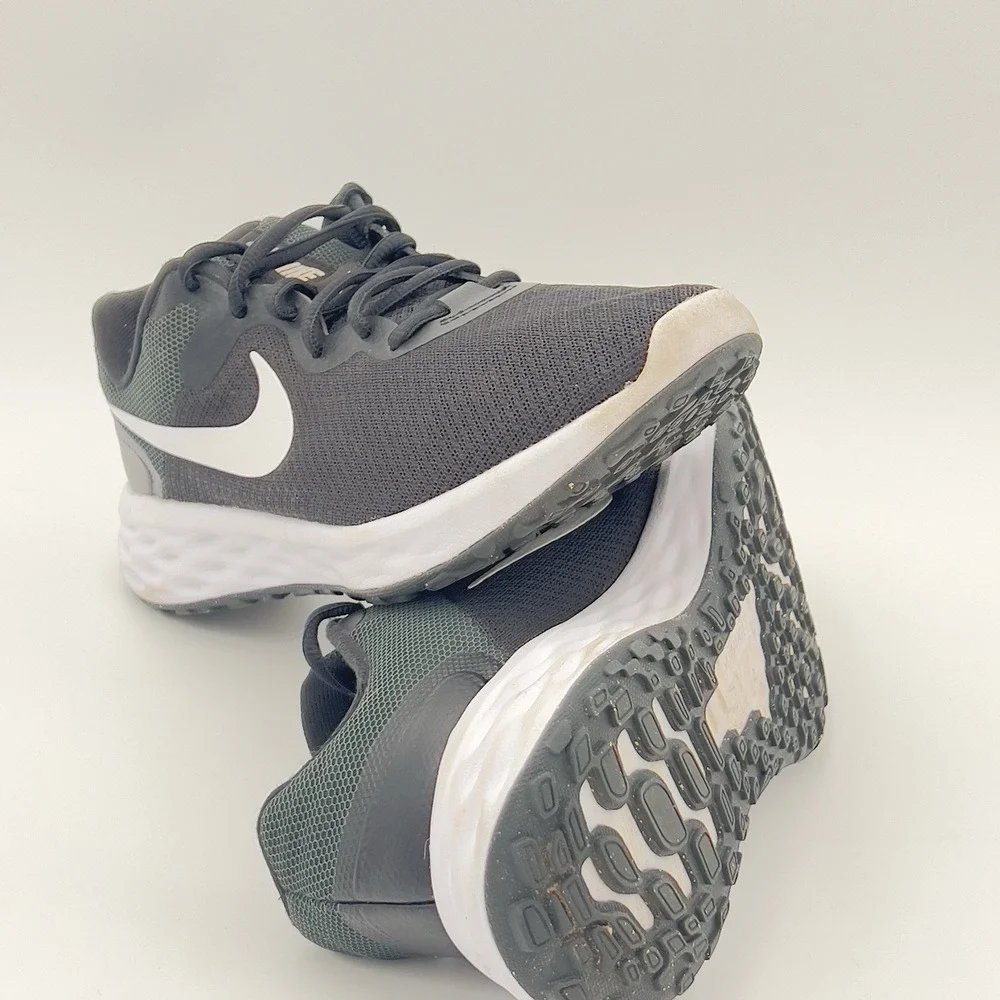 Nike Revolution 6 sneakers in Iron Gray Size 8
